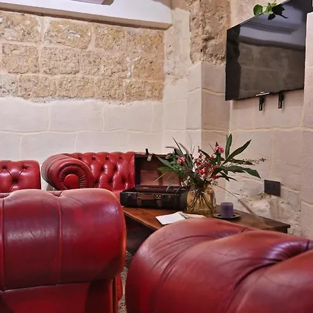 Il-kastell - Not Only For Royals Guest house *